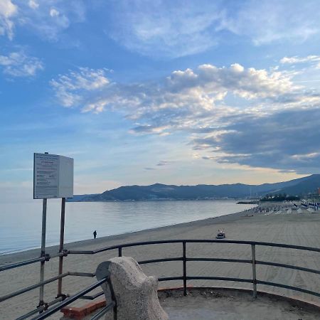 Due Passi Dal Mare Hotel Savona Ngoại thất bức ảnh