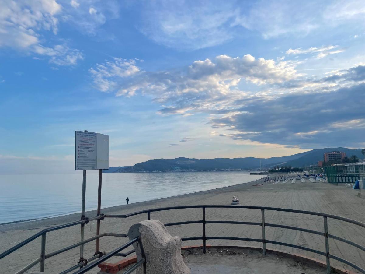 Due Passi Dal Mare Hotel Savona Ngoại thất bức ảnh